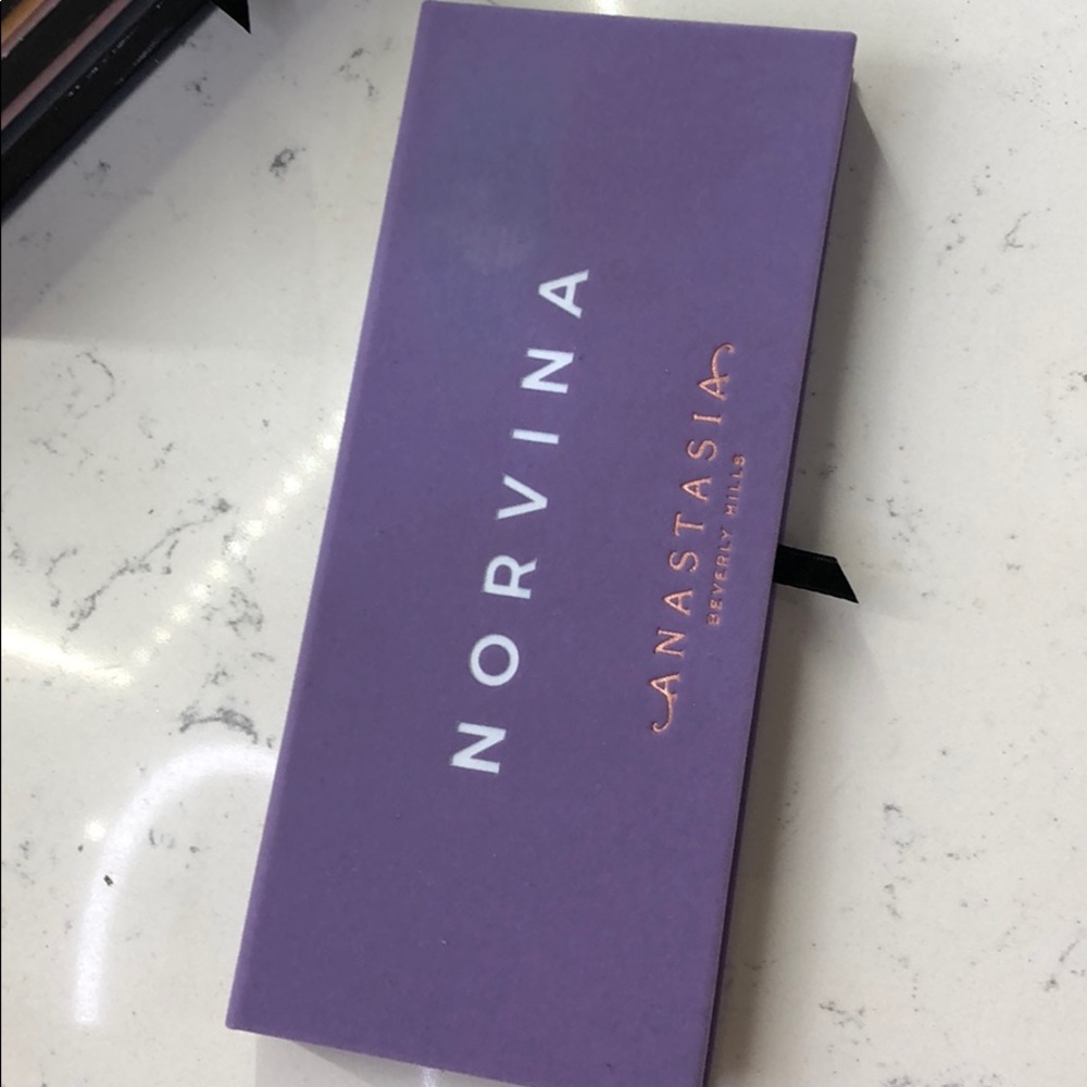 Anastasia Beverly Hills Norvina eyeshadow palette